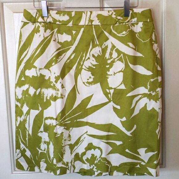 NEW YORK & COMPANY Tropical Skirt Chartreuse Green White Palm Leaves - Picture 1 of 8